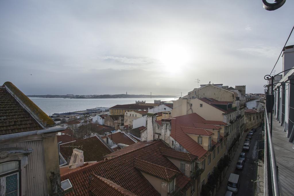 Breathtaking River View In Alfama Lisboa Kültér fotó