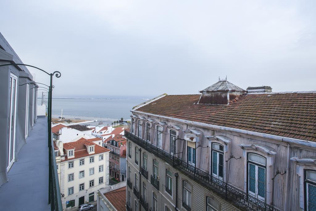 Breathtaking River View In Alfama Lisboa Kültér fotó