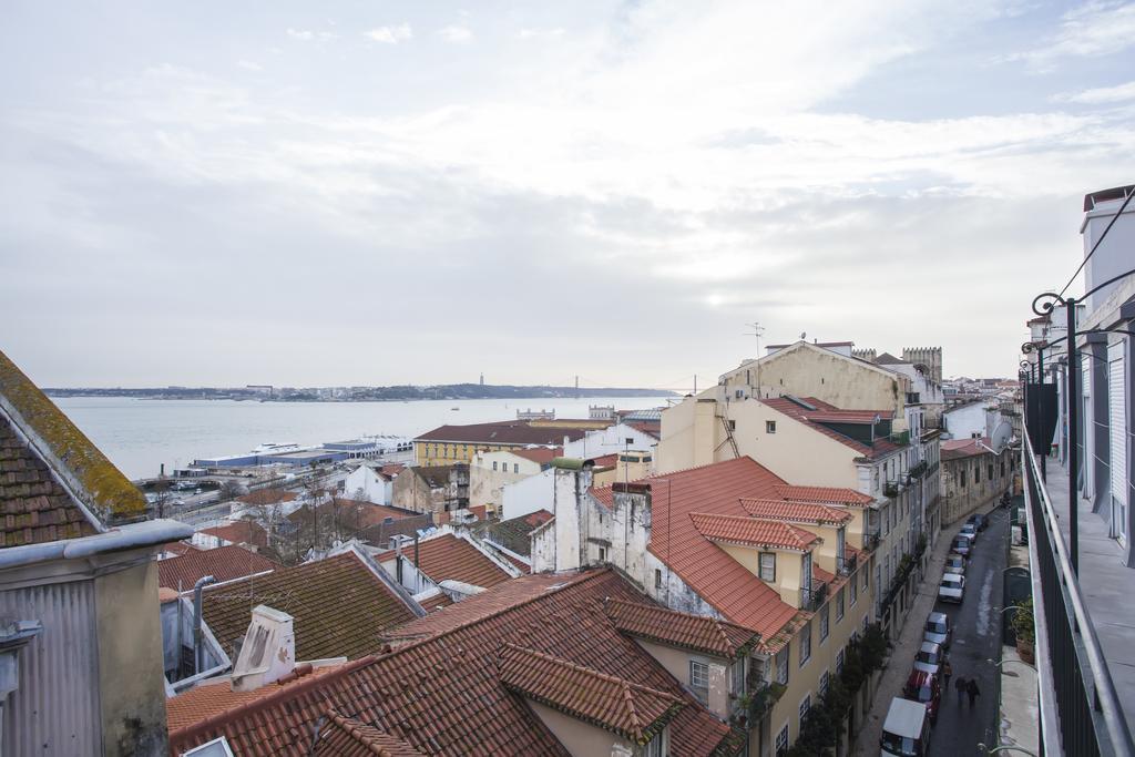 Breathtaking River View In Alfama Lisboa Kültér fotó